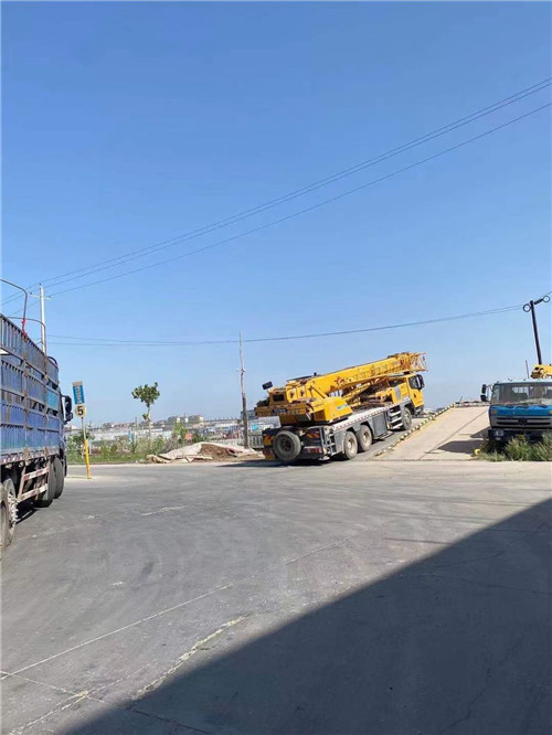 南宁市25吨吊车的租赁价格大概是多少？